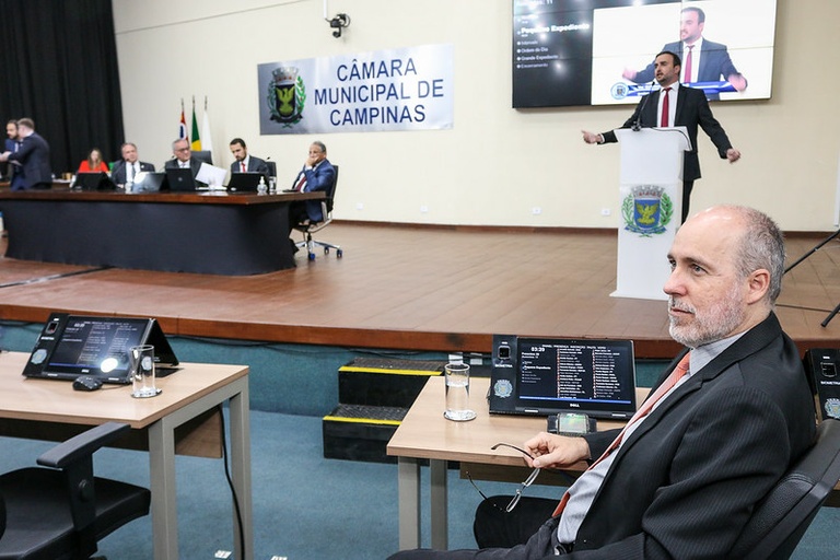 Em sessão morna, Câmara avalia multa para quem soltar rojões em Campinas