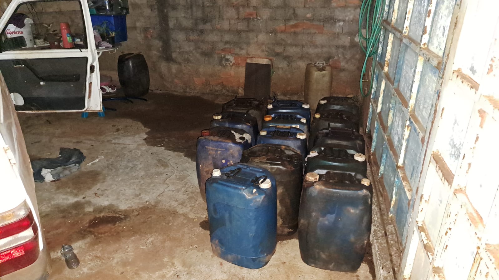 Casal é preso após furtar óleo diesel de trem em Paulínia