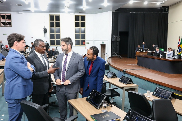 Câmara vota ampliação definitiva da idade da frota de carros por app