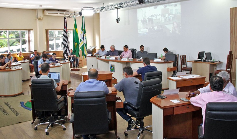 Câmara de Valinhos aprova lei que proibe pronomes neutros