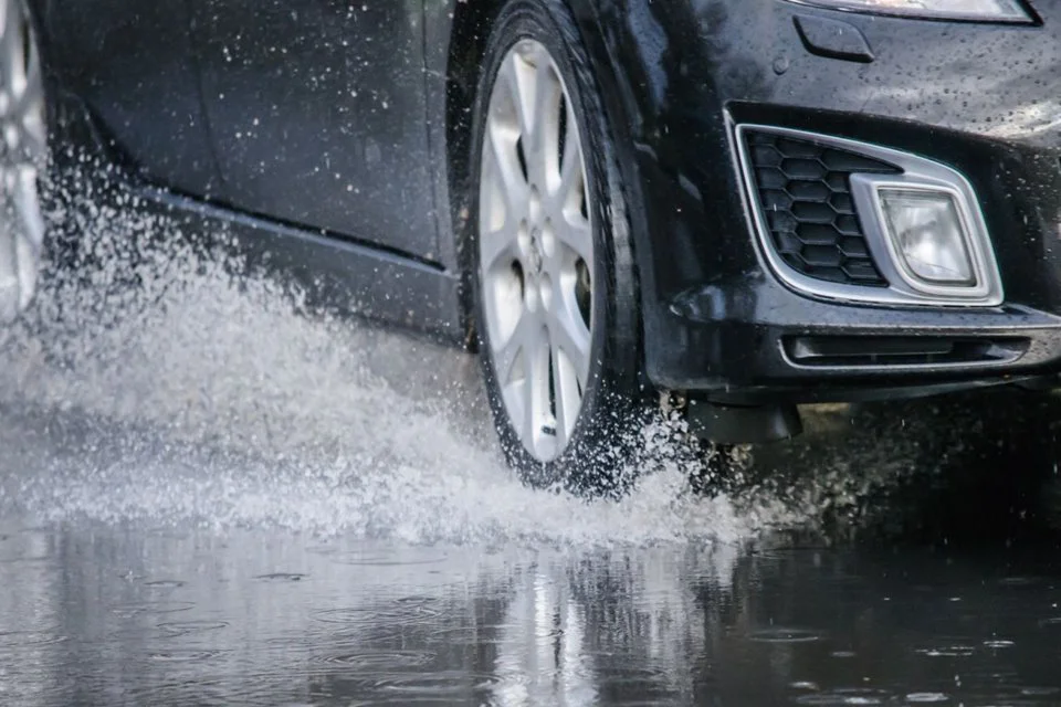 Como evitar acidentes no trânsito em dias de chuva?