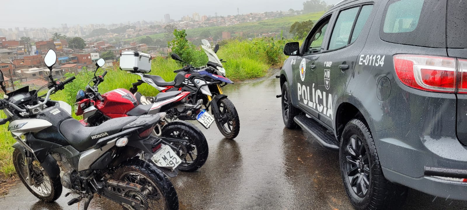 PM prende integrantes de quadrilha suspeita de roubo de motos em Sousas