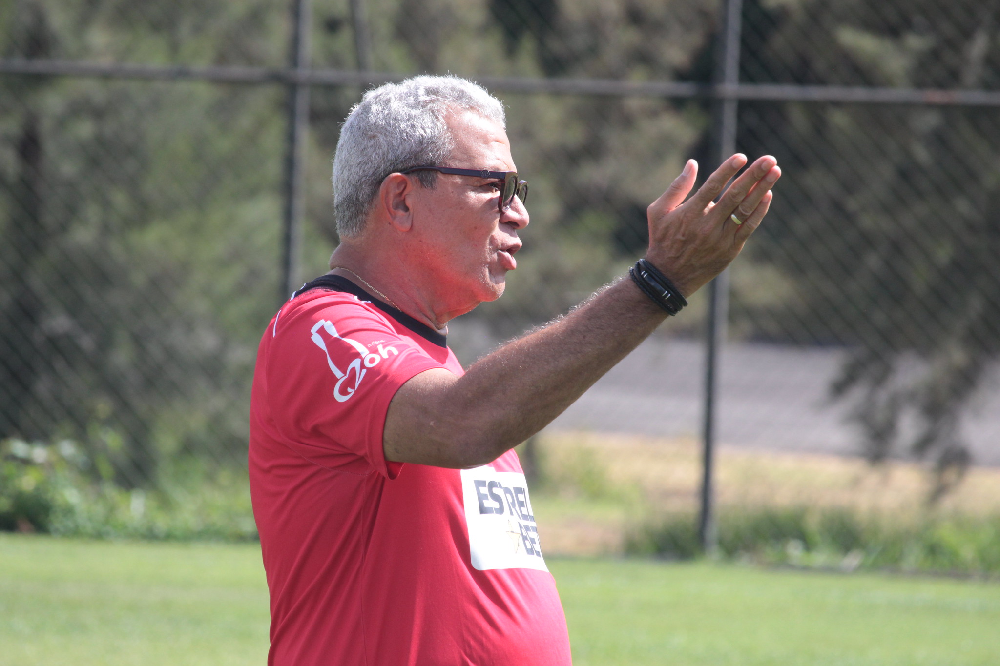 Hélio dos Anjos ressalta preocupação com sistema defensivo da Ponte Preta