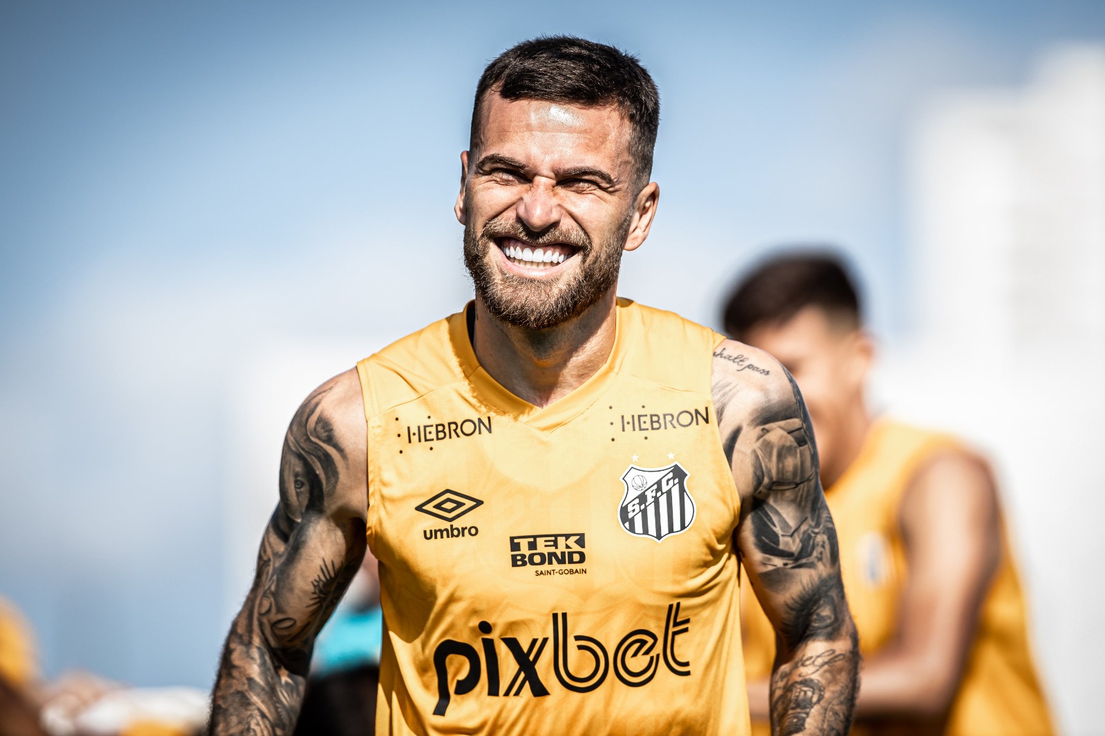 Lucas Lima participa de treino no Santos mas ainda não tem data para estreia