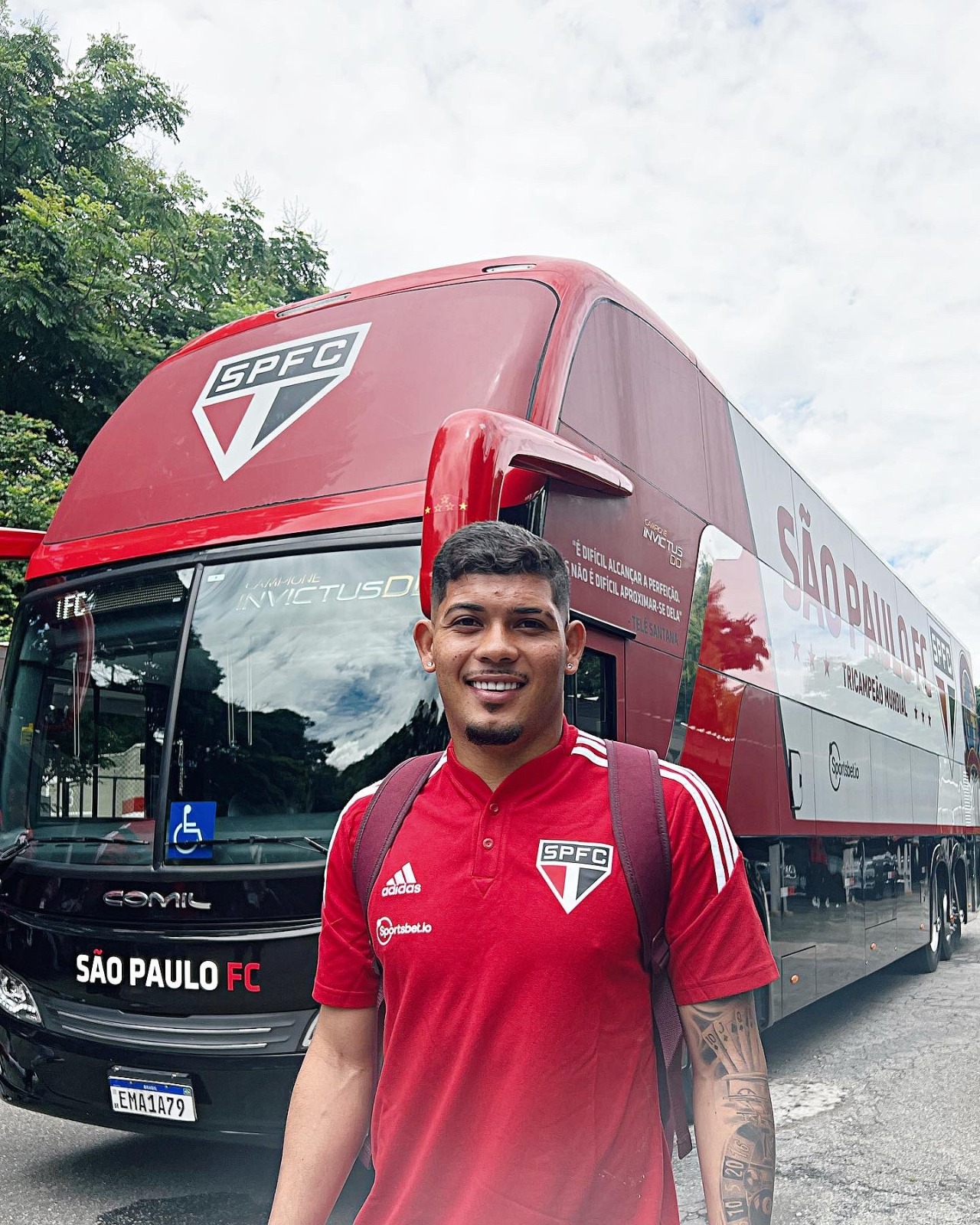 Técnico Rogério Ceni elogia estreia de Erison no São Paulo