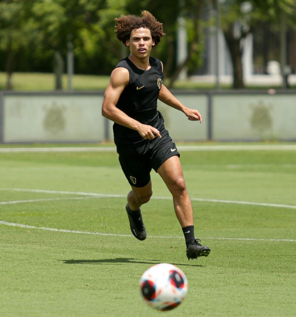 Destaque da Seleção Brasileira Sub-20 negocia renovação com Corinthians