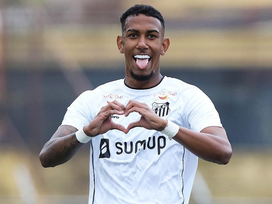 Santos pode fechar saída de Rwan Seco para o Vasco