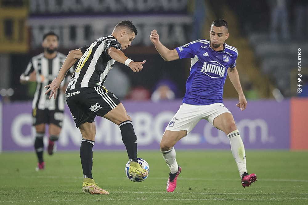 Técnico Eduardo Coudet aprova desempenho do Atlético-MG na Colômbia