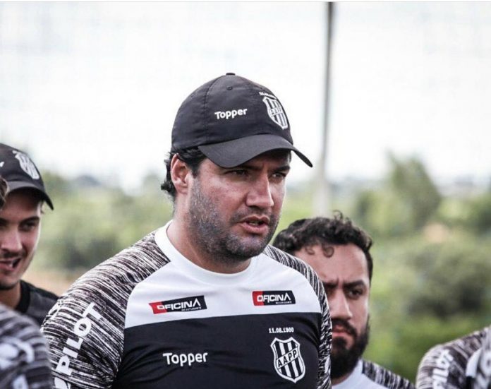 Felipe Moreira é confirmado no comando técnico interino da Ponte Preta