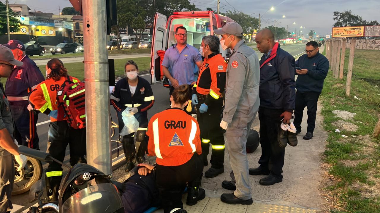 Motociclista fica ferido ao atropelar cavalo solto na Ruy Rodrigues; OUÇA