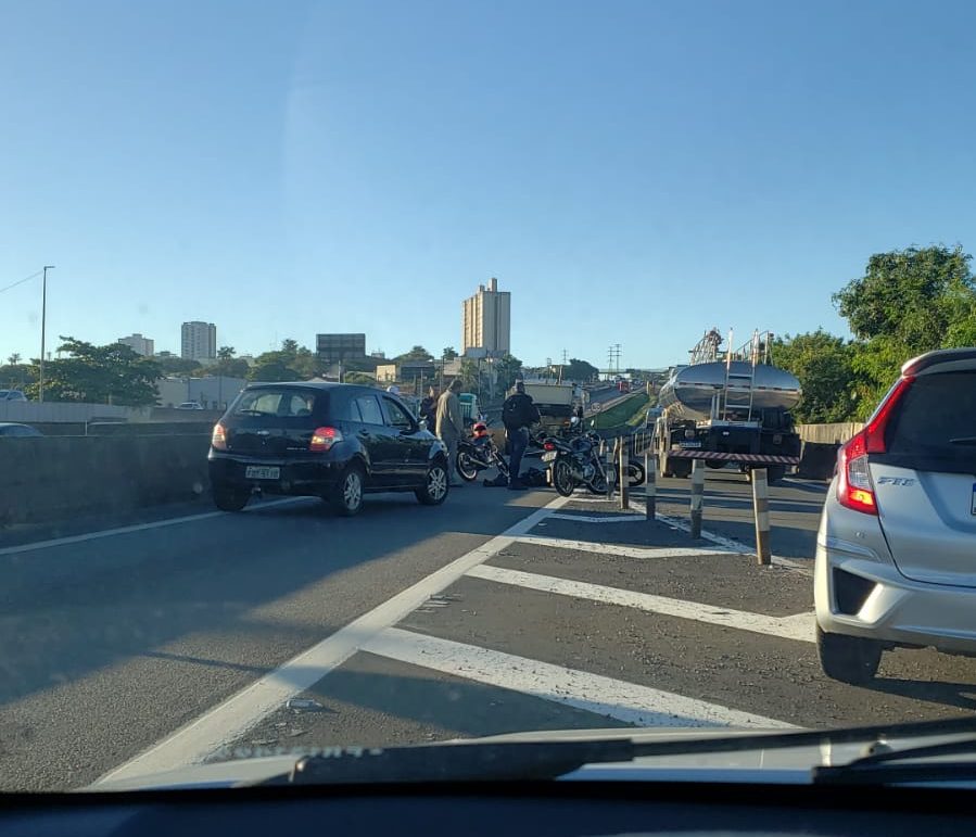 Acesso da John Boyd à Anhanguera está fechada por causa de acidente