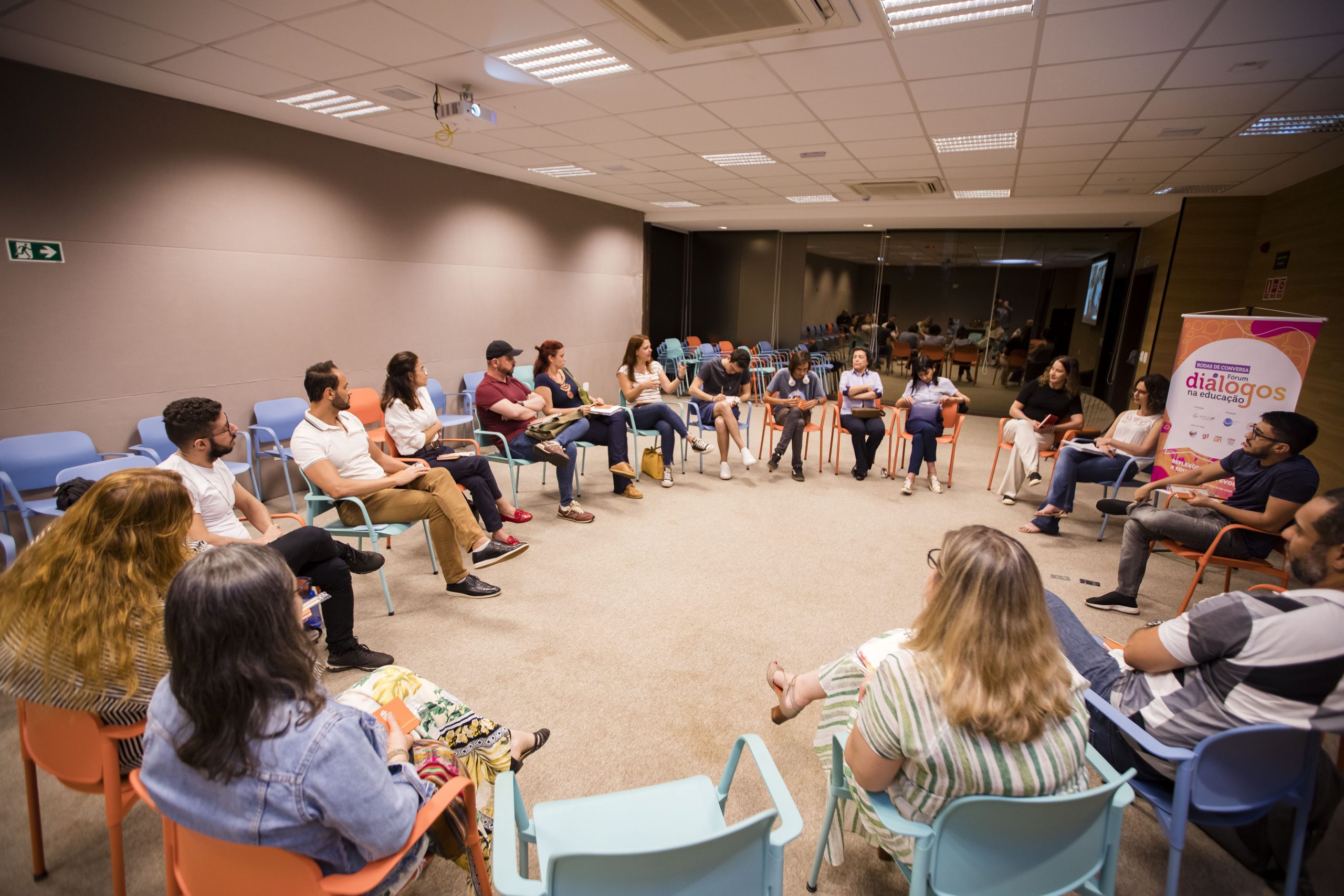 Profissionais participam de encontro na EPTV sobre boas práticas na educação
