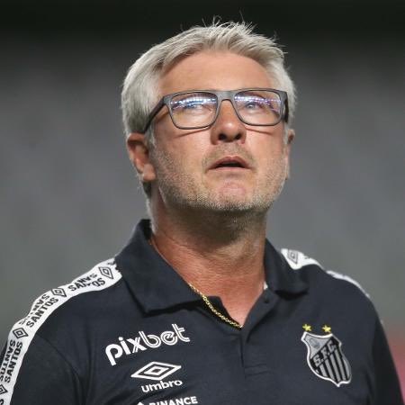 Técnico Odair Hellmann reconhece má atuação do Santos