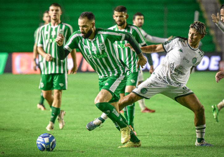 Com gol de Nenê, Guarani perde para o Juventude em Caxias do Sul