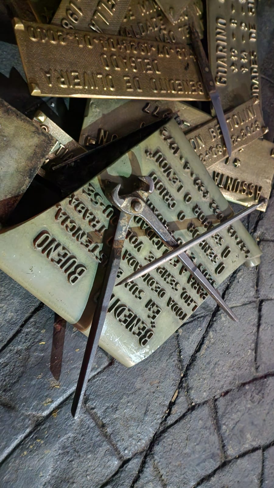 Guarda Civil de Limeira flagra dois homens furtando placas no cemitério