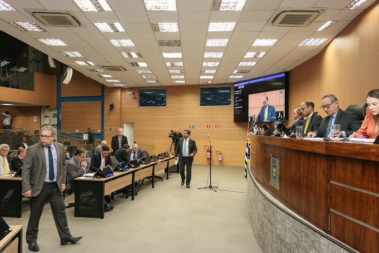 Câmara deve votar anistia de multas por falta de máscara nesta 4ª