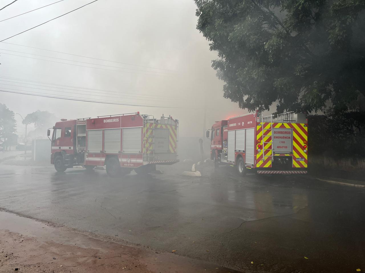Incêndio destrói depósito de materiais recicláveis em Campinas 