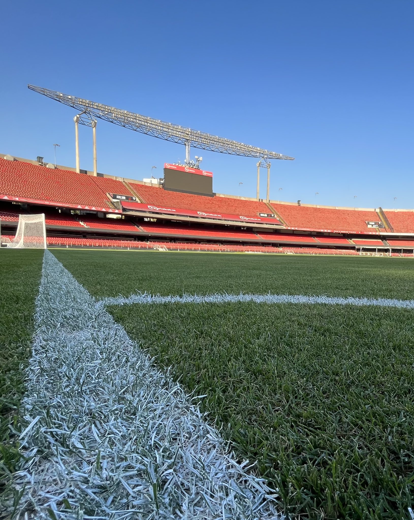 São Paulo busca retomar o caminho das vitórias diante do Athletico-PR