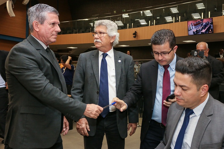 Câmara aprova que pais de alunos paguem por danos em escolas