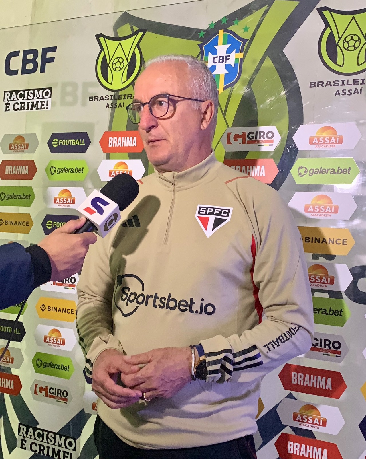 Técnico Dorival Júnior pede para diretoria não vender jogadores no São Paulo