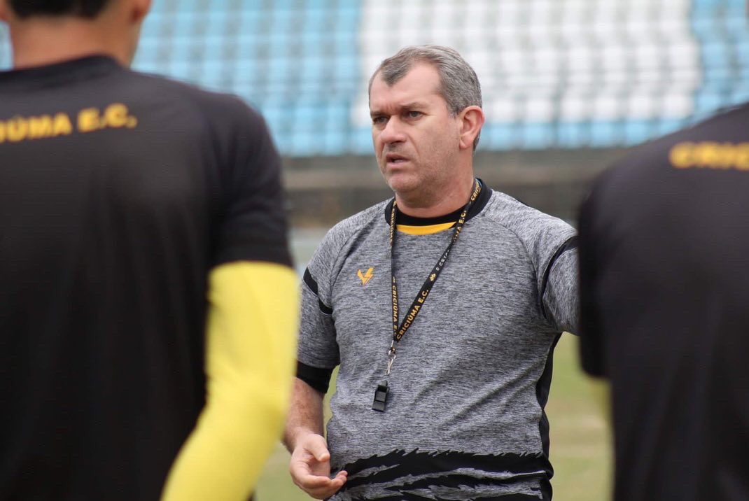 Após empate, técnico Cláudio Tencatti pede apoio da torcida do Criciúma contra Ponte