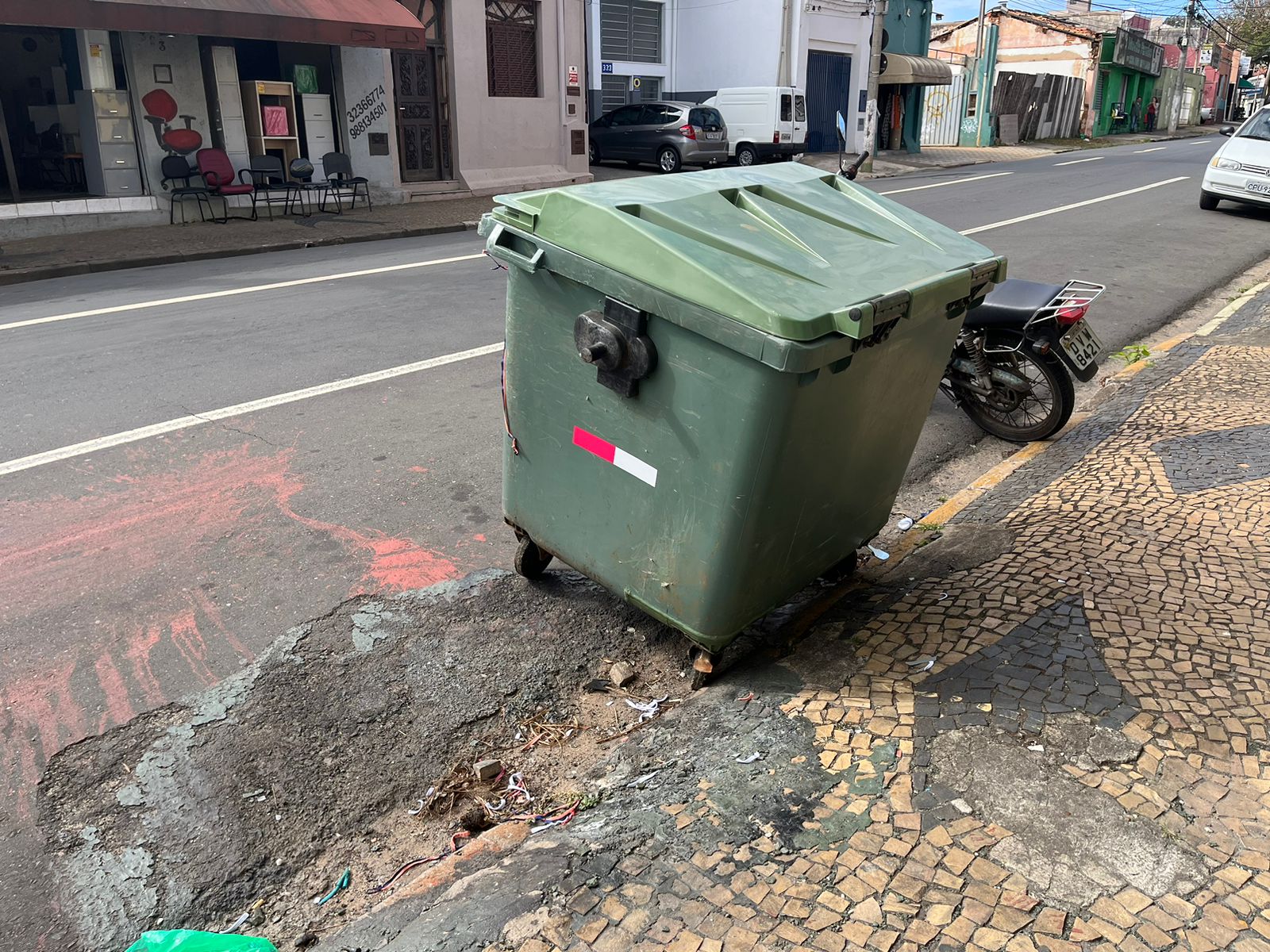 Campinas já registrou 115 casos de vandalismo em contêineres de lixo em 2023