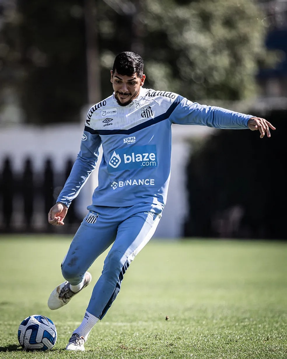 Técnico Paulo Turra ainda não confirma goleiro João Paulo como titular no Santos