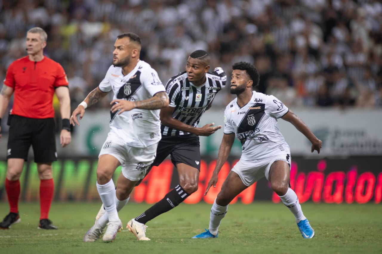 Em jogo movimentado, Ponte Preta e Ceará ficam no empate na Arena Castelão