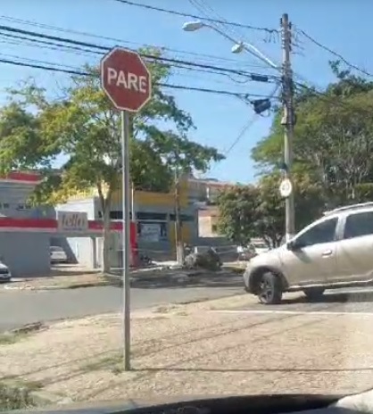 Homem de 50 anos morre após atingir árvore no Proença