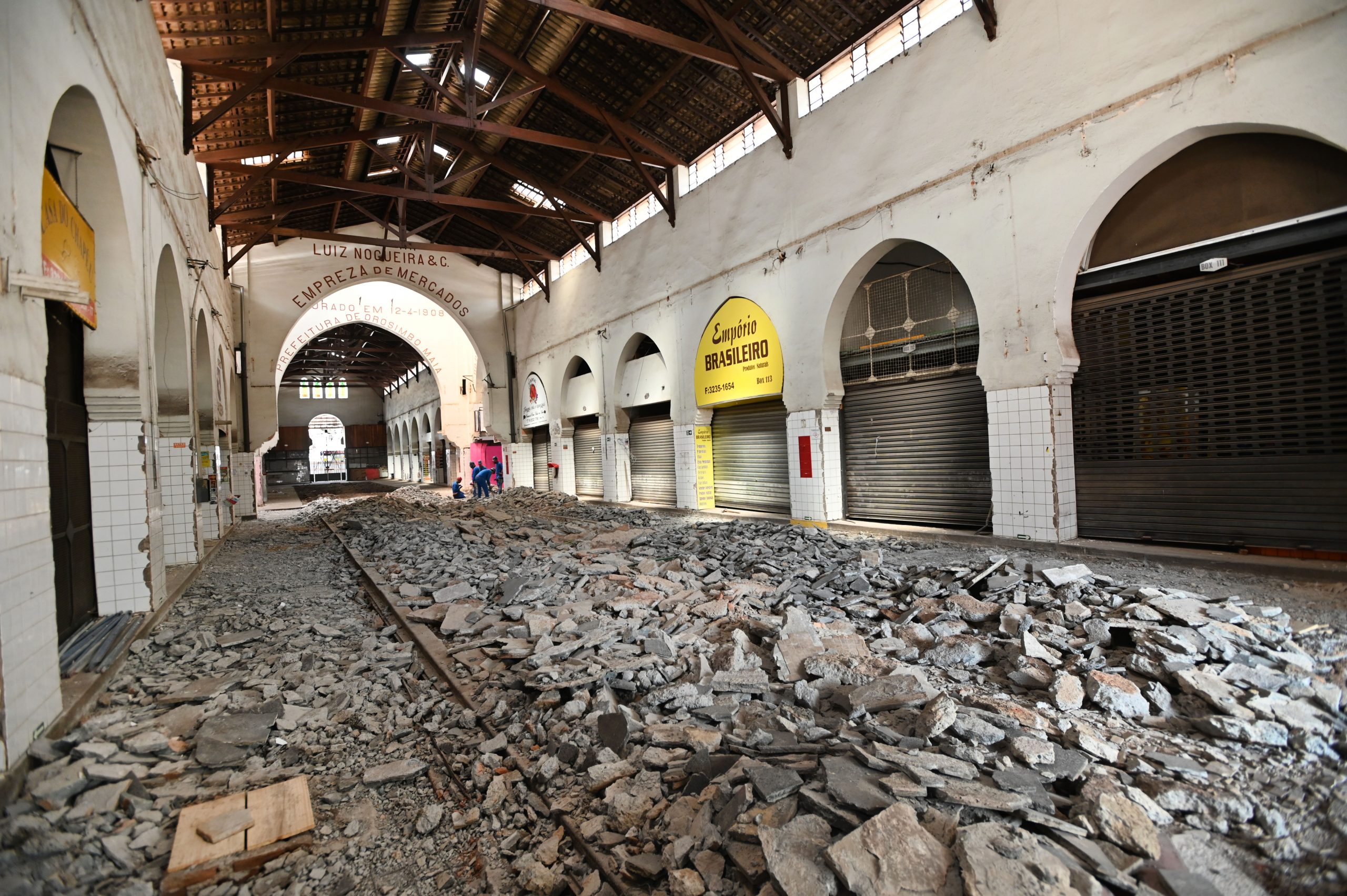 Reforma do Mercadão: boxes internos já foram demolidos