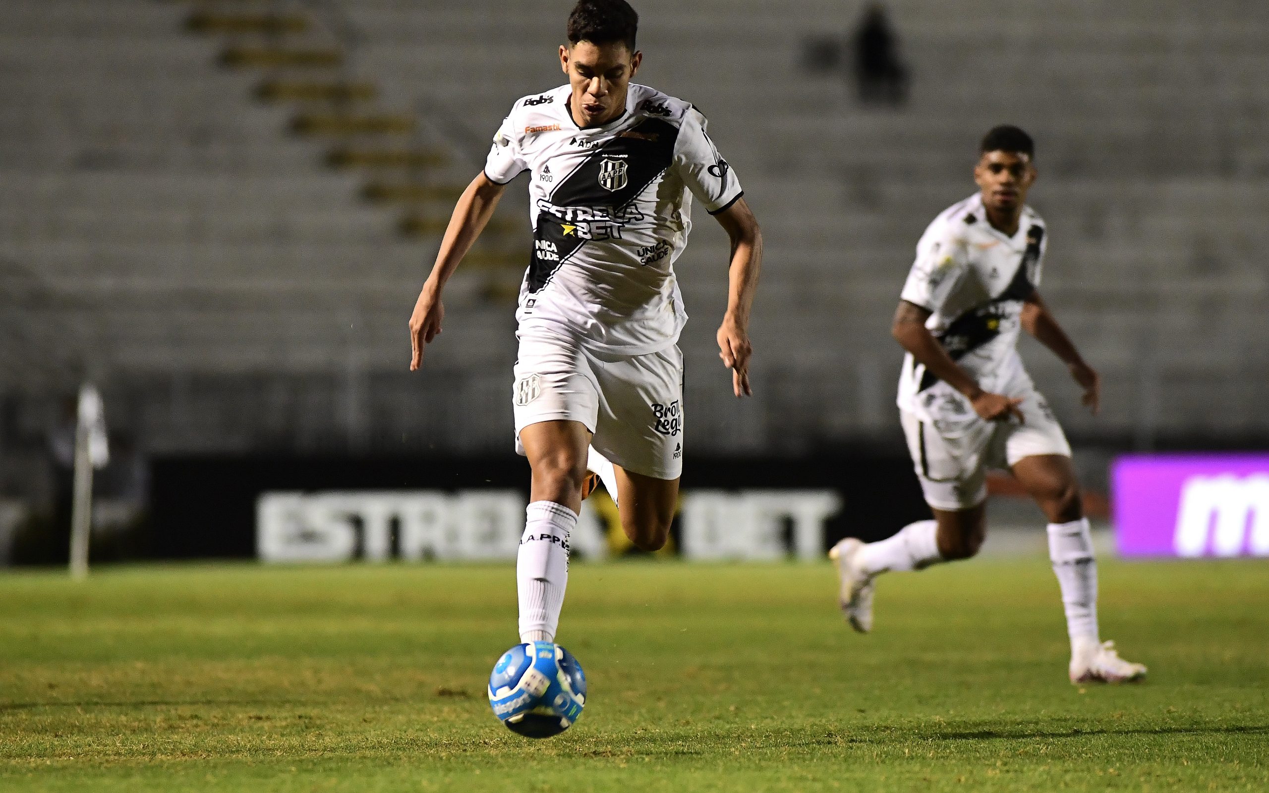 Ponte joga mal, sofre, mas consegue a vitória sobre o Londrina