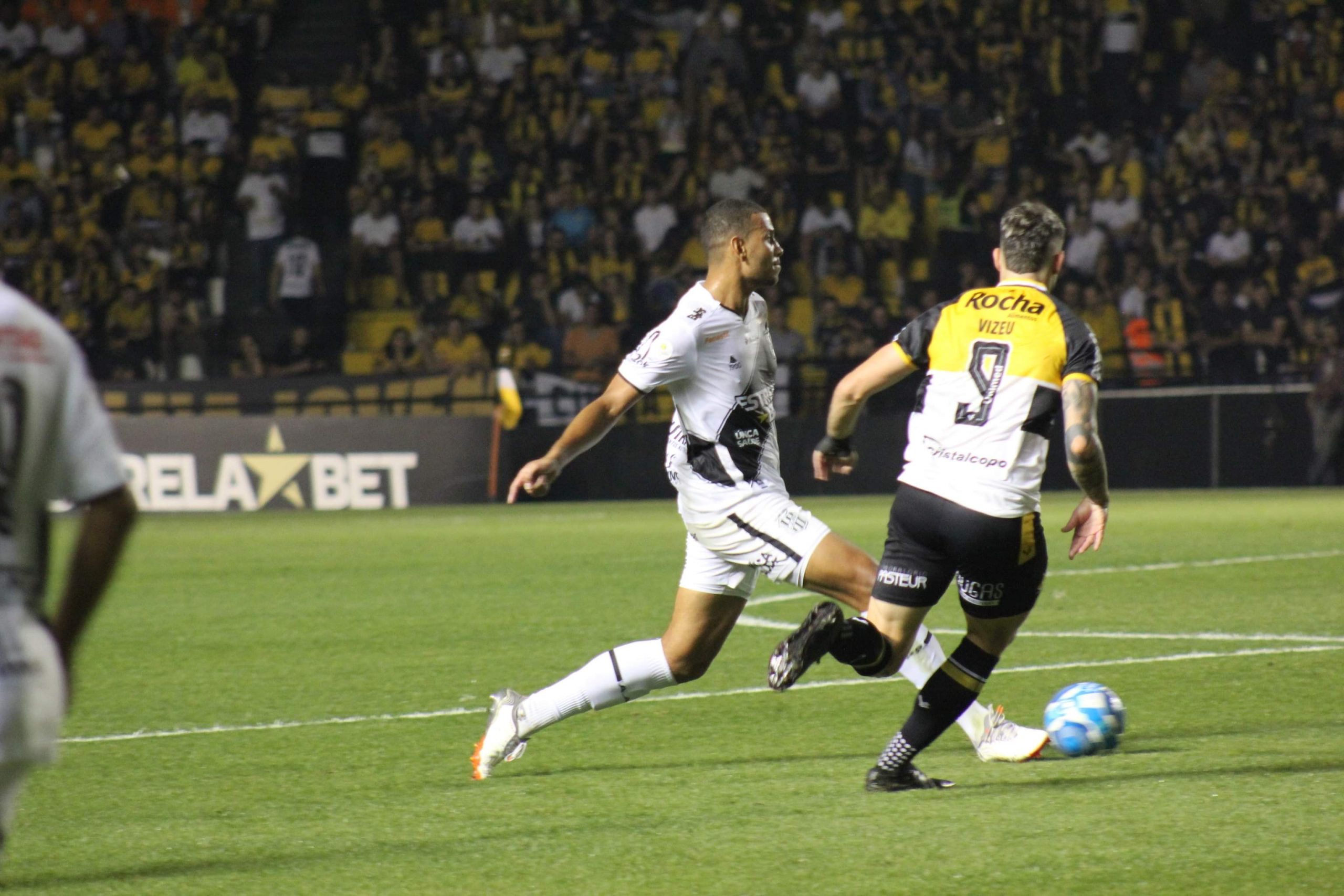 Ponte Preta sofre a virada em Criciúma e volta flertar com Z4