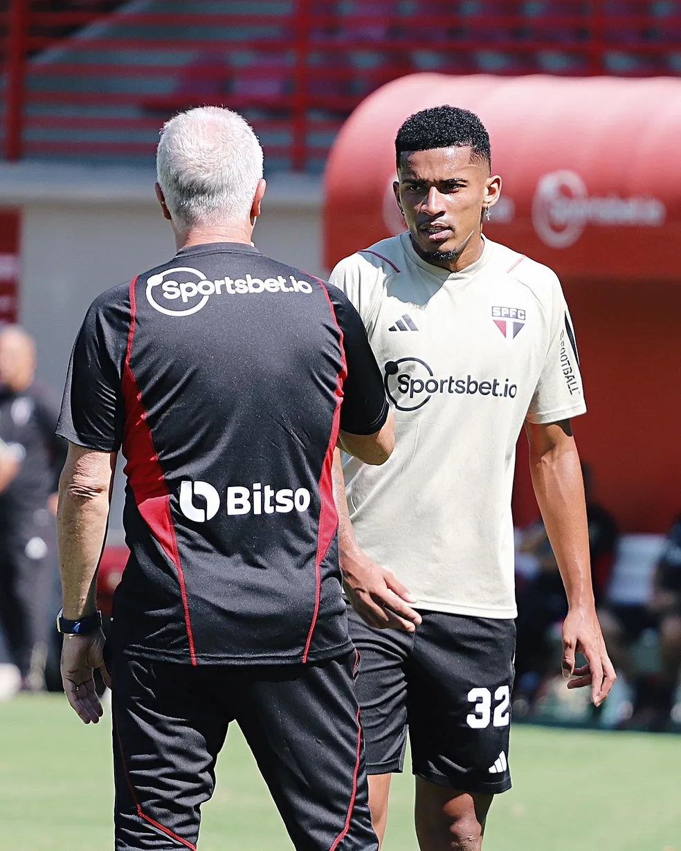 Atacante Marcos Paulo lesiona o joelho e desfalca São Paulo no restante da temporada