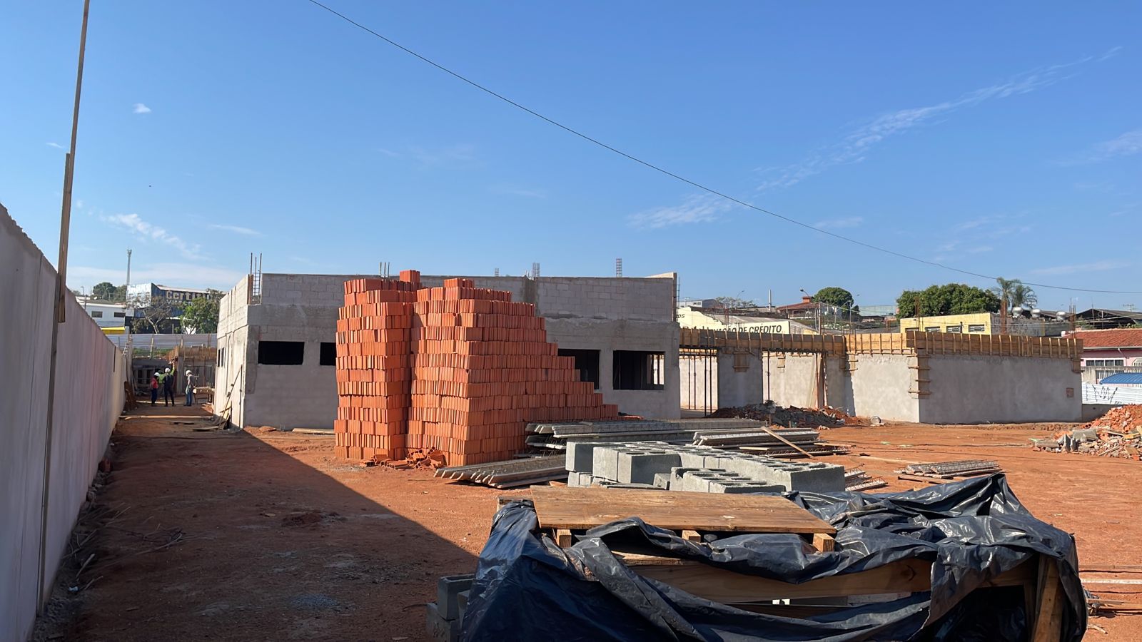 Criminosos invadem obra de creche na Avenida Ruy Rodrigues e levam ferramentas