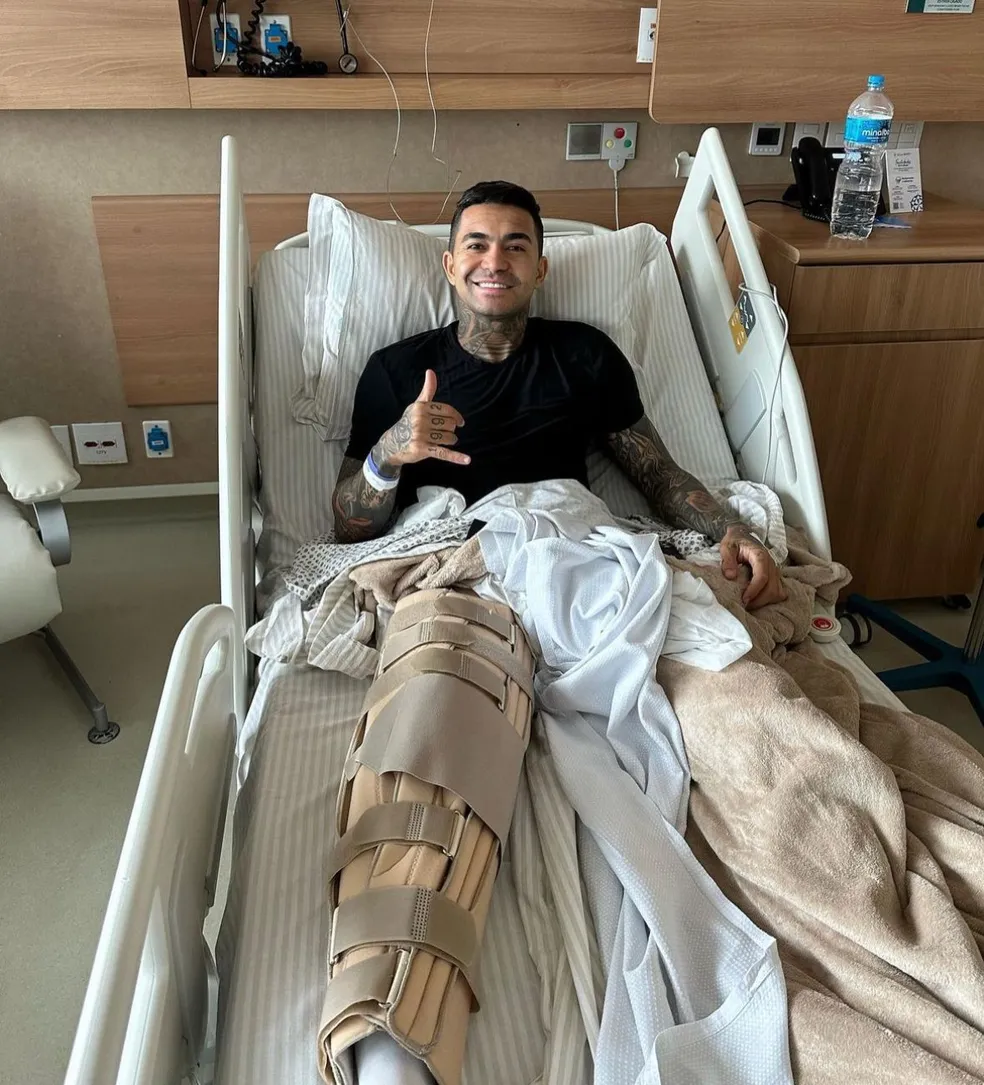 Caíque França, goleiro do Corinthians, passa por cirurgia