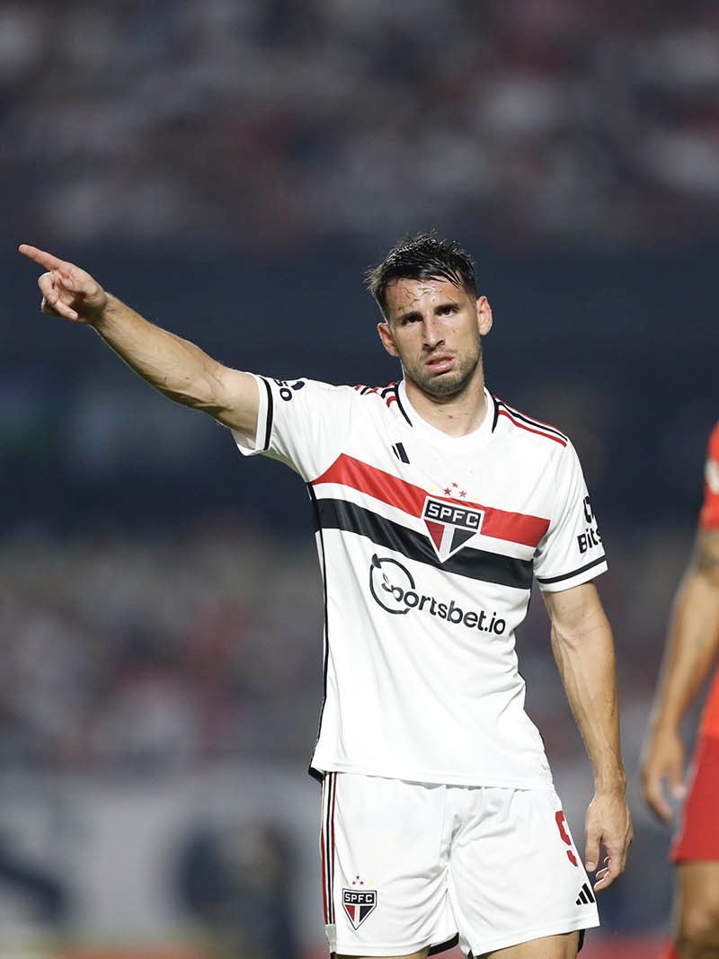 Herói Do Título Tricolor, Calleri Vai Operar E Não Joga Mais Nesta ...