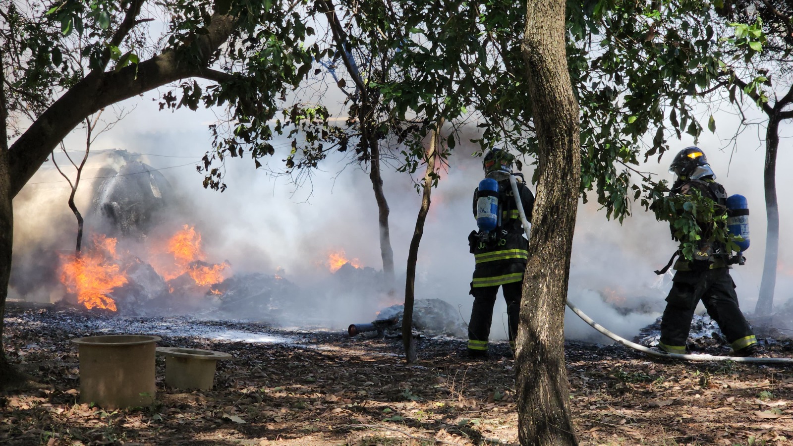Incêndio em fábrica de tanque resinado assusta moradores em Limeira