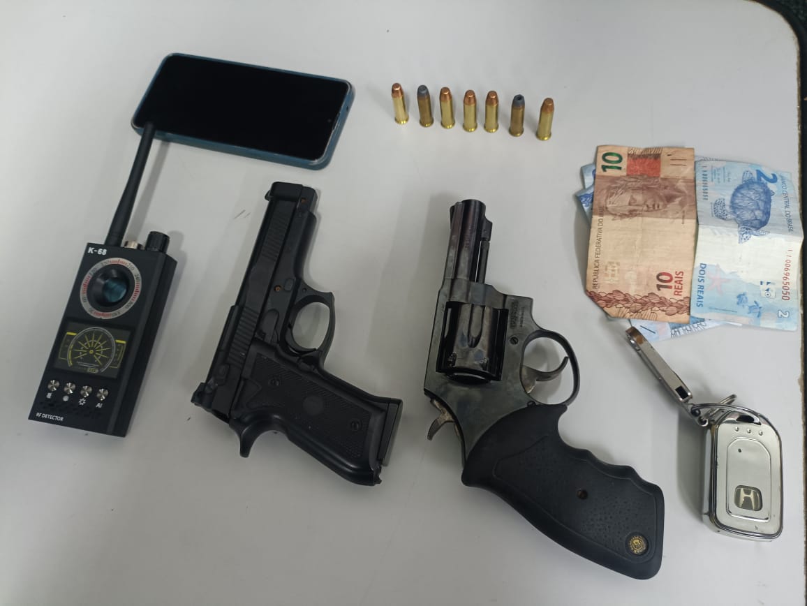 Quadrilha esperava carro para roubar em estacionamento de shopping