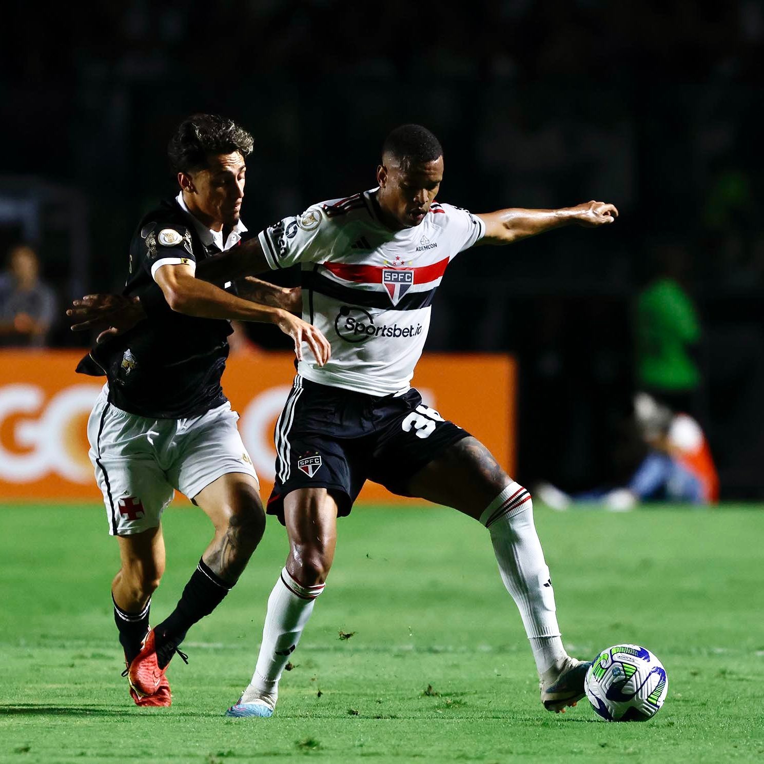 Dorival lamenta empate, mas isenta atacantes: Precisam de tempo