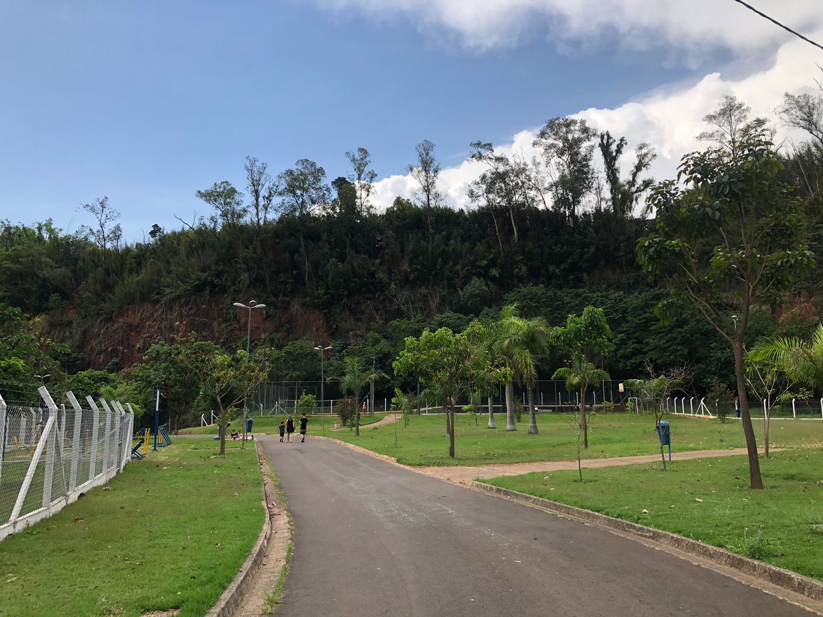 Famílias curtem o Dia das Crianças ao ar livre na Pedreira do Chapadão