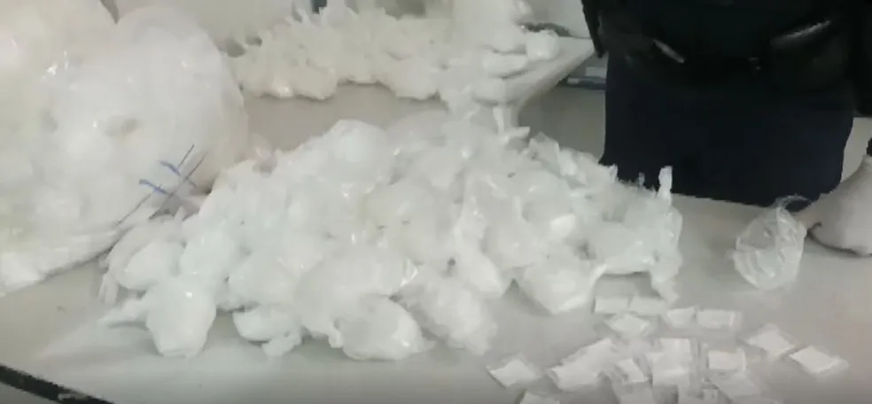 Jovem é preso com mais de 11 mil porções de cocaína dentro de carro em Campinas