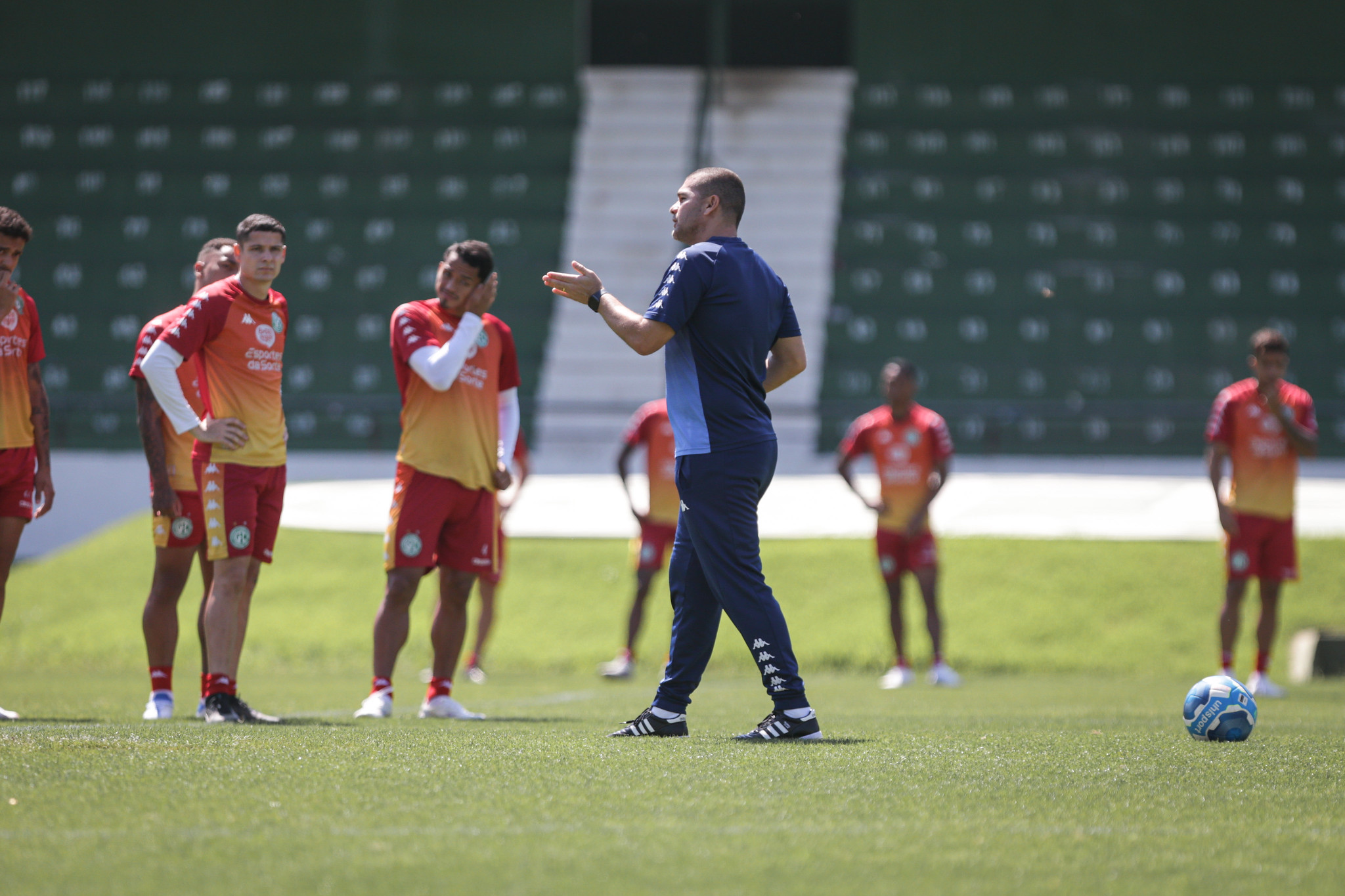Louzer mantém dúvida na zaga para jogo contra o Mirassol