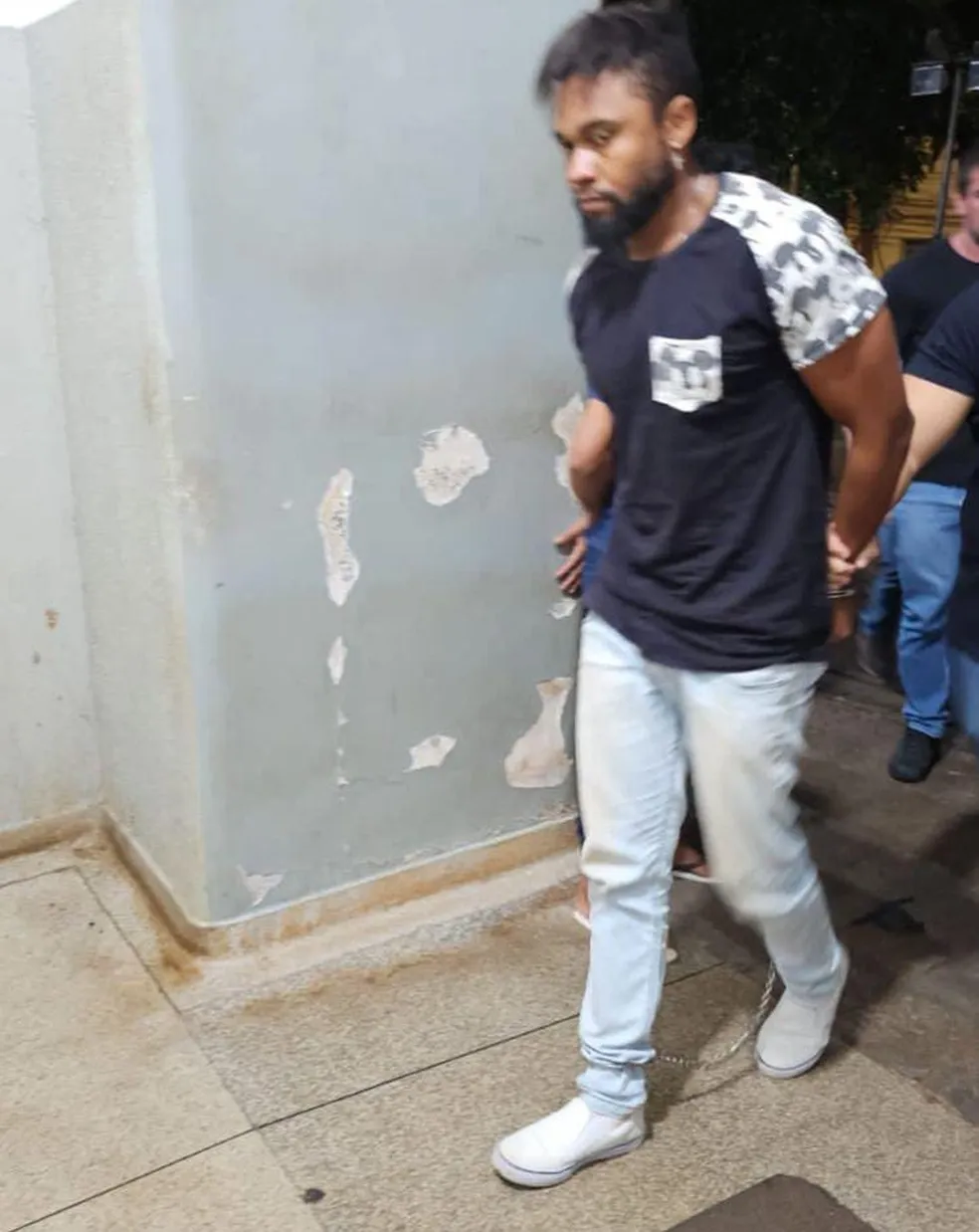 Prisão de homem que matou namorada em Araras é prorrogada