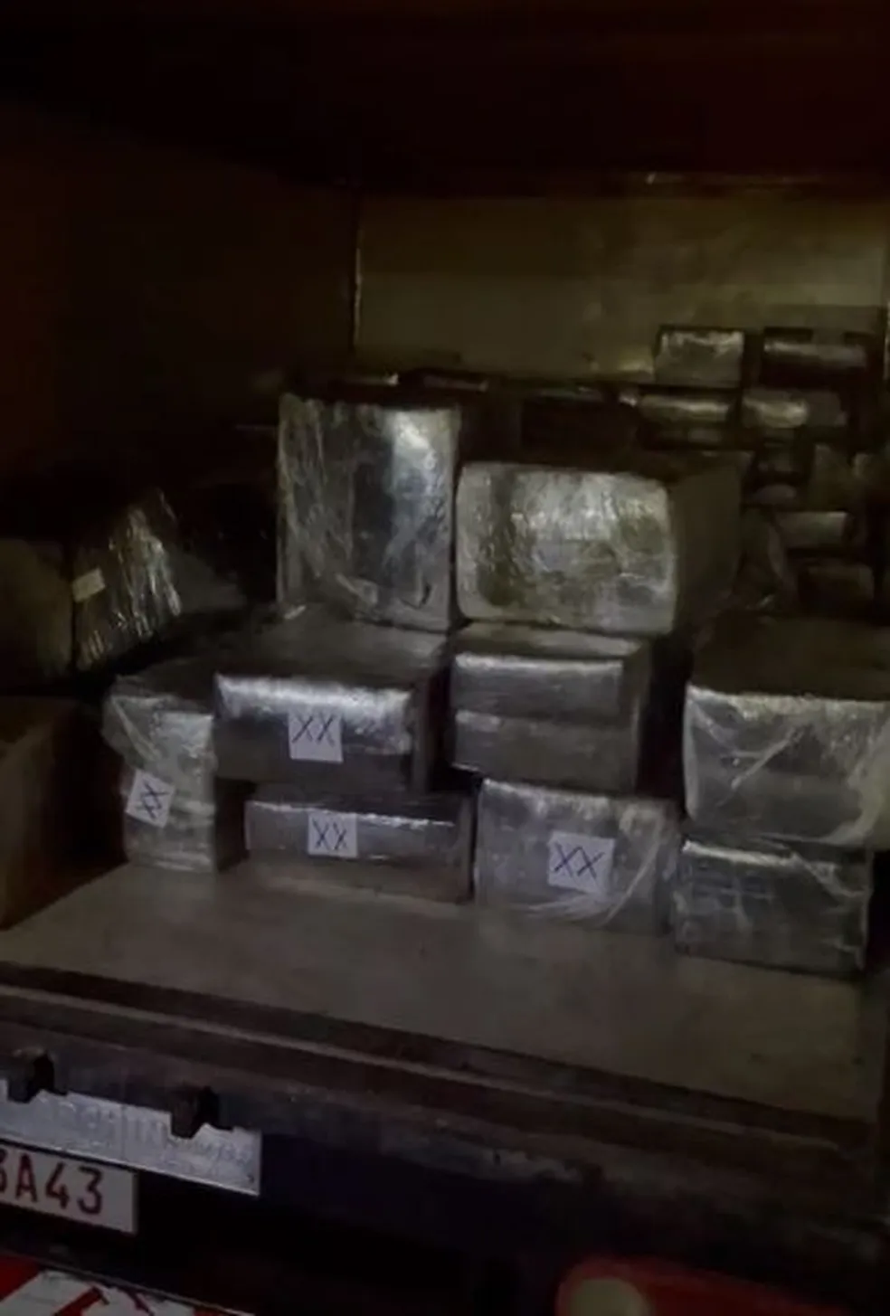 Oito pessoas são presas com 3,6 toneladas de maconha em Campinas