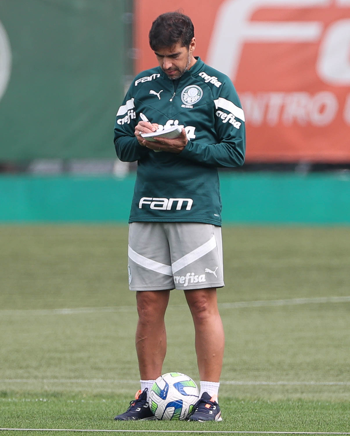 Técnico Abel Ferreira se sente incomodado com Arena Barueri