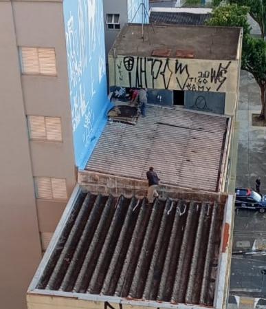 Pichadores são detidos em flagrante na Avenida Aquidabã