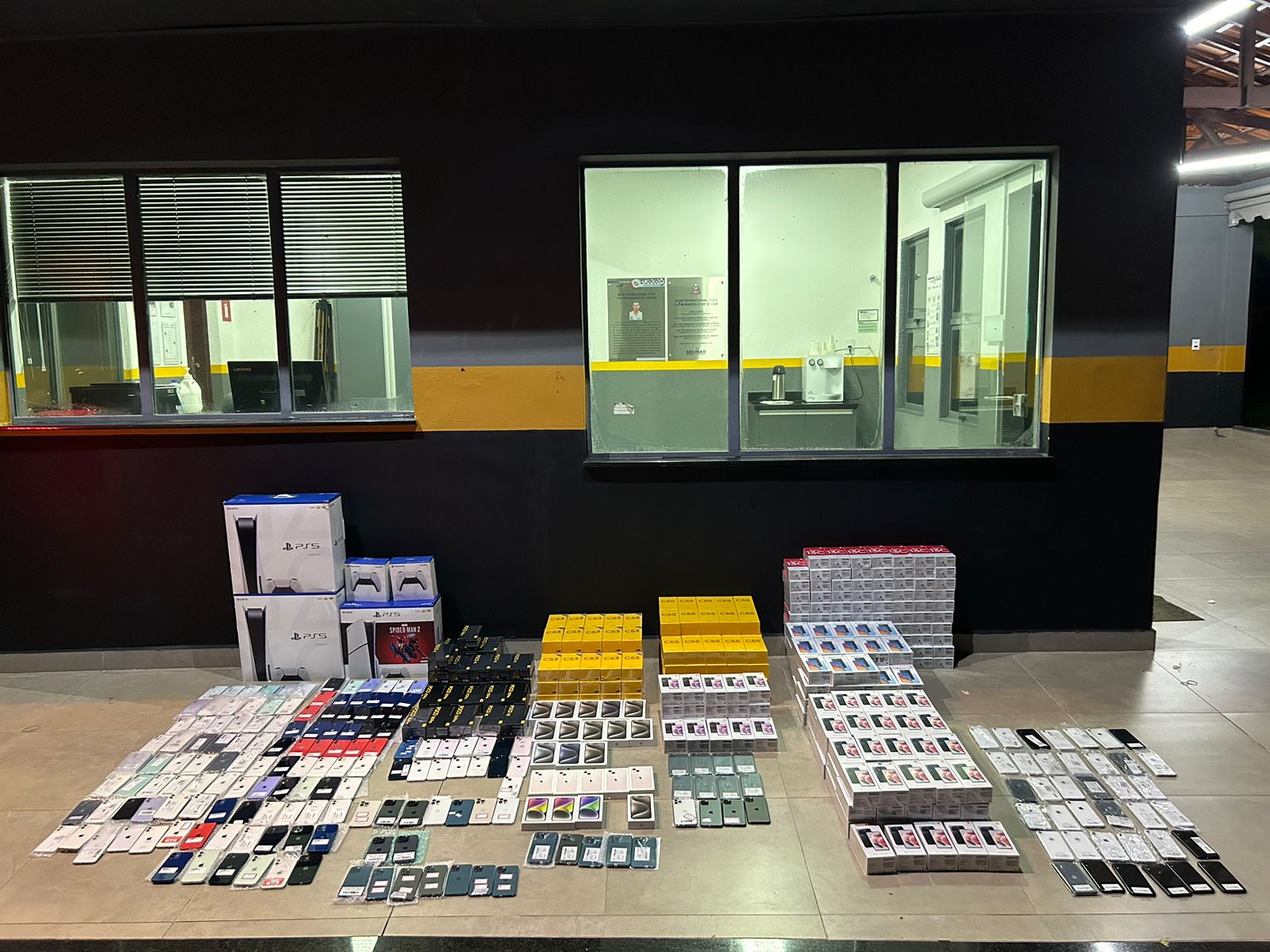 Mais de 550 celulares são encontrados em Corumbataí; aparelhos estavam em ônibus