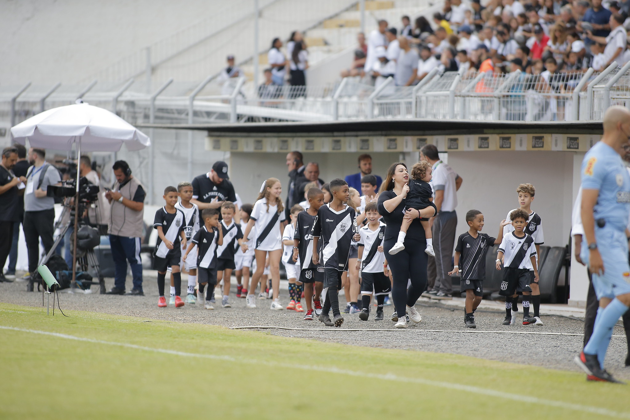 Ponte Preta abre treino para as torcedoras e crianças no Dia Internacional da Mulher