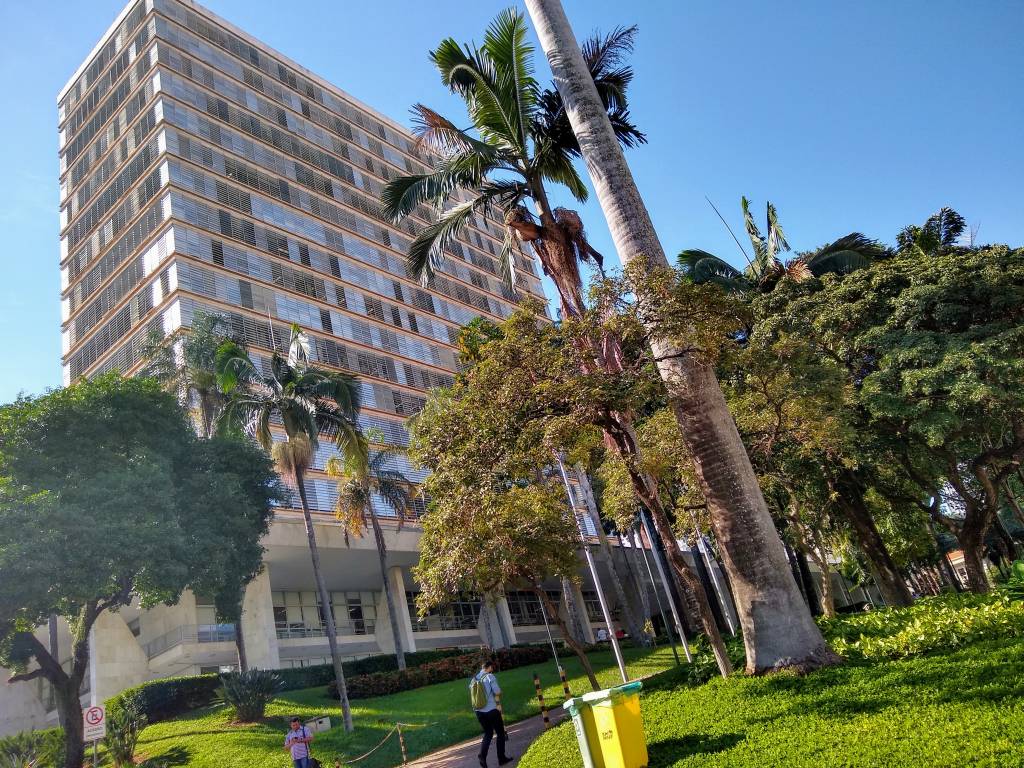 Prefeitura vai enviar 70 mil mensagens via Whatsapp para lembrar pacientes de consultas e exames 