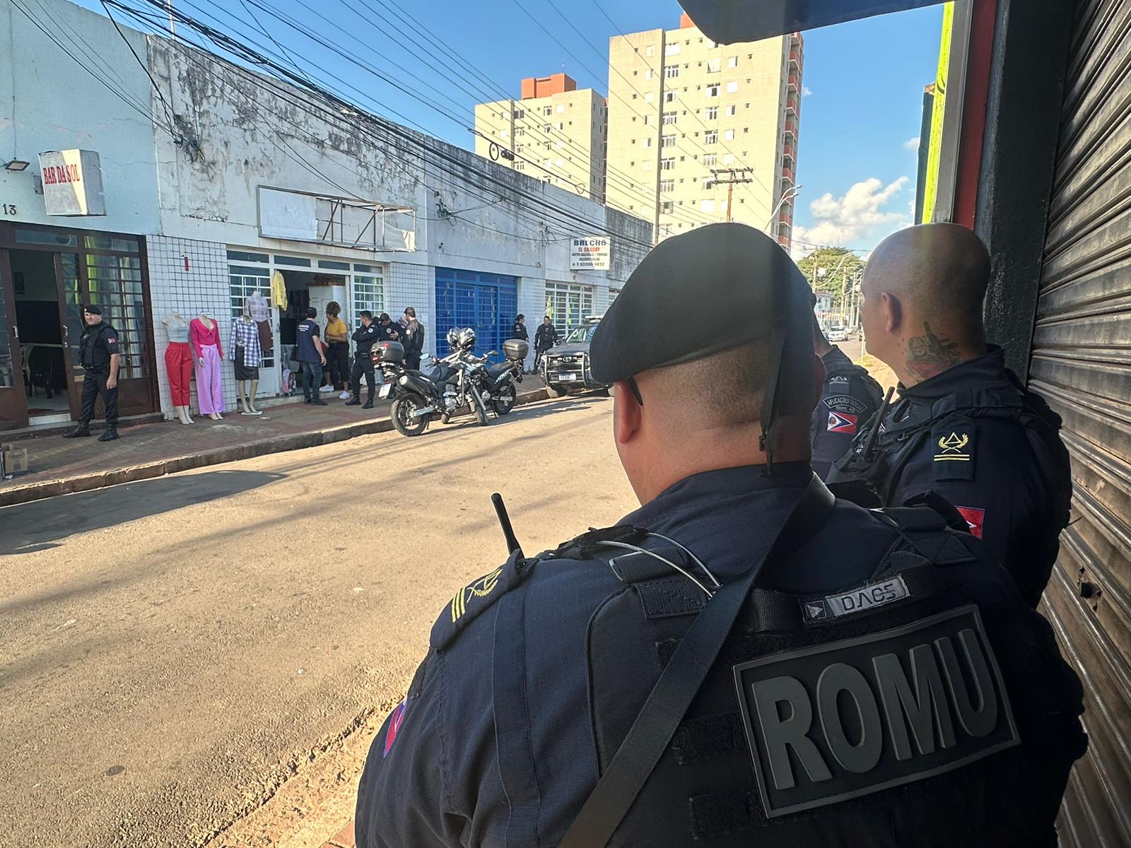 Vigilância e GM de Americana interditam bares usados como pontos de prostituição